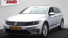 Grijs, metallic lak Gebruikt 2015 VW Passat Highline Stationwagen | € 11.900 (Goede deal)
