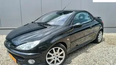 Zwart Gebruikt 2003 Peugeot 206 CC Cabriolet | € 1.498 (Eerlijke prijs)