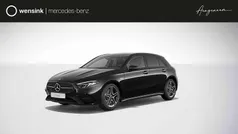 Zwart, metallic lak Nieuw 2025 Mercedes A250 AMG line Hatchback | € 41.651 (Super prijs)