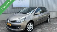 Bruin Gebruikt 2008 Renault Clio R.S. Expression Hatchback | € 2.490 (Eerlijke prijs)