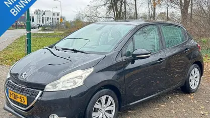Zwart Gebruikt 2014 Peugeot 208 Envy Hatchback | € 4.677 (Goede deal)