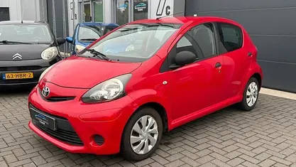 Occasion Toyota Aygo 68 PK (50 kW) 2013 Rood Hatchback