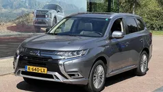 Grijs Gebruikt 2021 Mitsubishi Outlander P-HEV Intense+ SUV | € 24.695 (Eerlijke prijs)