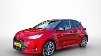 Occasion Toyota Yaris Executive 116 PK (85 kW) 2022 Rood metallic Hatchback