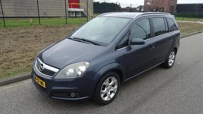 Gebruikt 2006 Opel Zafira Cosmo MPV | € 1.795 (Eerlijke prijs)