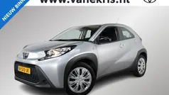 Gebruikt 2022 Toyota Aygo Play Hatchback | € 15.200 (Eerlijke prijs)
