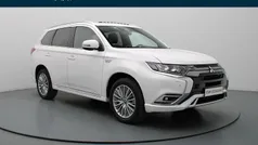 Wit metallic Gebruikt 2019 Mitsubishi Outlander P-HEV Intense+ SUV | € 24.990 (Eerlijke prijs)