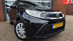 Zwart Gebruikt 2023 Toyota Aygo Play Hatchback | € 16.750 (Goede deal)