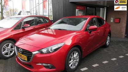 Rood Gebruikt 2017 Mazda 3 Sedan | € 16.750 (Eerlijke prijs)
