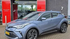 Grijs, metallic lak Gebruikt 2022 Toyota C-HR SUV | € 23.900 (Eerlijke prijs)