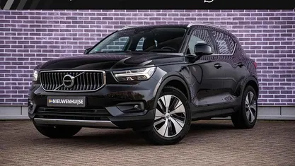 Zwart Occasion 2023 Volvo XC40 Inscription SUV | € 30.894 (Eerlijke prijs)