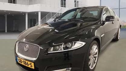 Zwart Occasion 2015 Jaguar XF Sedan | € 11.999 (Eerlijke prijs)
