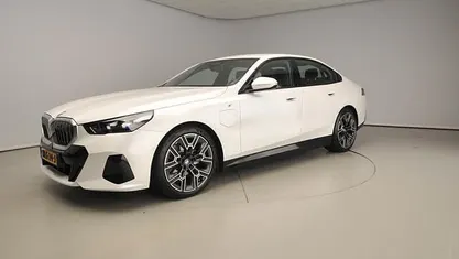 Occasion 2025 BMW 530e M Sport Sedan | € 59.900 (Goede deal)