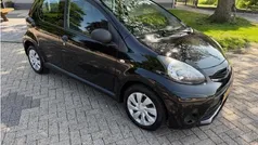 Zwart Gebruikt 2012 Toyota Aygo Comfort Hatchback | € 3.950 (Eerlijke prijs)