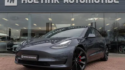 Grijs Gebruikt 2019 Tesla Model 3 Performance Sedan | € 20.440 (Eerlijke prijs)