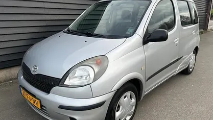 Grijs Gebruikt 2000 Toyota Yaris Sol Stationwagen | € 2.345 (Eerlijke prijs)