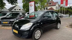 Zwart, andere lak Gebruikt 2008 Renault Twingo Authentique Hatchback | € 2.950 (Eerlijke prijs)