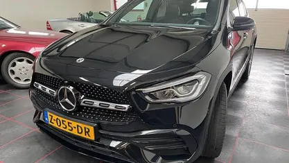 Zwart (metallic) Occasion 2023 Mercedes GLA250 AMG line SUV | € 42.895 (Eerlijke prijs)
