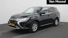 Zwart Gebruikt 2021 Mitsubishi Outlander P-HEV SUV | € 21.900 (Goede deal)
