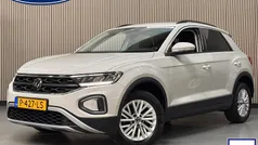 Gebruikt 2022 VW T-Roc Life SUV | € 25.895 (Eerlijke prijs)