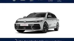 Zwart Nieuw 2025 VW Passat R-line Edition Stationwagen | € 56.739 (Eerlijke prijs)