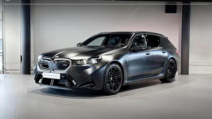 Zwart Occasion 2025 BMW M5 Comfort Edition Stationwagen | € 141.900 (Eerlijke prijs)