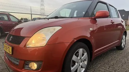 Oranje (metallic) Gebruikt 2007 Suzuki Swift Hatchback | € 2.499 (Eerlijke prijs)