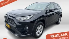 Zwart Gebruikt 2022 Toyota RAV4 Hybrid Style SUV | € 37.950 (Goede deal)