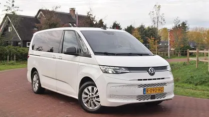Wit Occasion 2022 VW Multivan Life Van | € 39.995 (Eerlijke prijs)