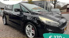 Zwart (metallic) Gebruikt 2016 Ford S-MAX ST-Line MPV | € 21.799 (Eerlijke prijs)