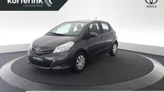 Grijs Gebruikt 2014 Toyota Yaris Hatchback | € 9.950 (Eerlijke prijs)