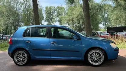 Occasion VW Golf IV Trendline 116 PK (85 kW) 2004 Blauw, metallic lak Hatchback
