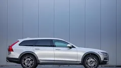 Bruin Gebruikt 2017 Volvo V90 CC Pro Stationwagen | € 29.945 (Goede deal)