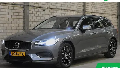 Grijs (metallic) Occasion 2020 Volvo V60 Momentum Stationwagen | € 28.950 (Super prijs)