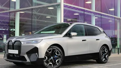 Grijs Gebruikt 2022 BMW iX Executive SUV | € 58.950 (Eerlijke prijs)