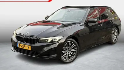 Zwart Occasion 2023 BMW 318 Shadowline Stationwagen | € 32.999 (Eerlijke prijs)