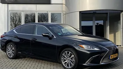 Zwart Occasion 2021 Lexus ES300H Business Edition Sedan | € 28.400 (Super prijs)