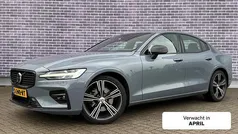 Grijs Gebruikt 2023 Volvo S60 Plus Sedan | € 33.899 (Eerlijke prijs)
