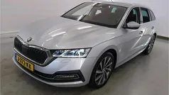 Grijs Gebruikt 2020 Skoda Octavia First Edition Stationwagen | € 21.450 (Eerlijke prijs)