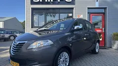 Grijs Gebruikt 2014 Lancia Ypsilon Silver Hatchback | € 6.950 (Eerlijke prijs)