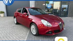 Rood Gebruikt 2012 Alfa Romeo Giulietta Distinctive Hatchback | € 9.250 (Eerlijke prijs)