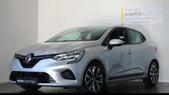 Platiniumgrijs Gebruikt 2021 Renault Clio V Zen Hatchback | € 13.950 (Eerlijke prijs)