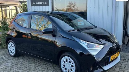 Zwart Gebruikt 2020 Toyota Aygo X-play Hatchback | € 9.490 (Eerlijke prijs)