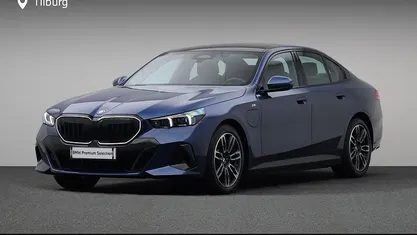 Blauw Gebruikt 2025 BMW 530e Executive Sedan | € 64.880 (Eerlijke prijs)