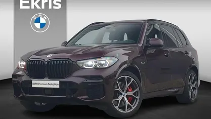 Paars (metallic) Gebruikt 2022 BMW X5 Executive SUV | € 66.950 (Eerlijke prijs)