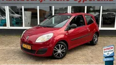 Rood Gebruikt 2009 Renault Twingo Authentique Hatchback | € 1.945 (Eerlijke prijs)