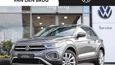 Grijs Gebruikt 2022 VW T-Roc Style SUV | € 31.945 (Eerlijke prijs)
