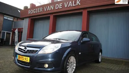 Grijs Occasion 2007 Opel Signum Executive Hatchback | € 4.875 (Goede deal)