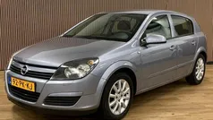 Grijs Gebruikt 2004 Opel Astra Enjoy Hatchback | € 1.945 (Eerlijke prijs)