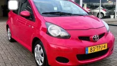 Rood Gebruikt 2010 Toyota Aygo Hatchback | € 2.599 (Eerlijke prijs)